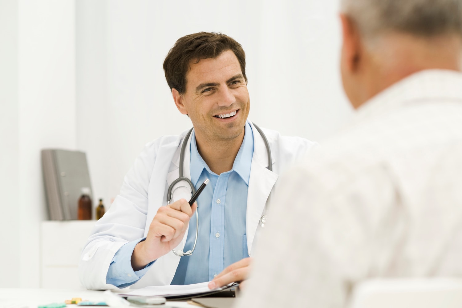wertvollER Prostatakrebs Arzt spricht mit Patient